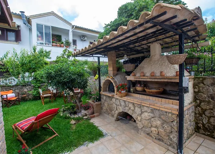 Дом отдыха Villa Aloelia - 3Bd,Garden & Bbq Near Corfu Town *