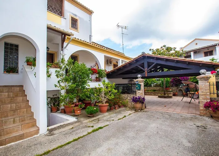 Vakantiehuis Villa Aloelia - 3Bd,Garden & Bbq Near Corfu Town